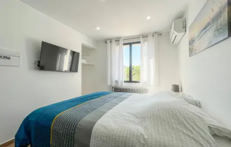 Maison 7 chambres avec piscine et terrain de pétanque à Grans : photo 17