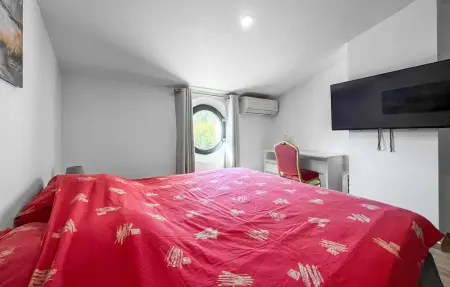 Maison 7 chambres avec piscine et terrain de pétanque à Grans : photo 20