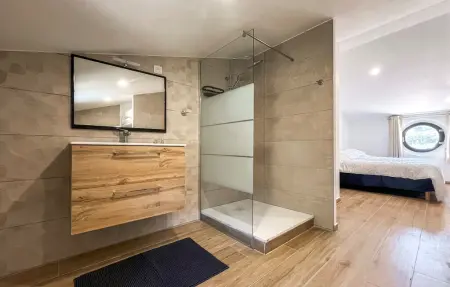 Maison 7 chambres avec piscine et terrain de pétanque à Grans : photo 22