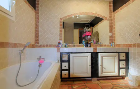 Maison tradition avec piscine privée à Cadolive : photo 20