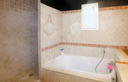 Maison tradition avec piscine privée à Cadolive : photo 21
