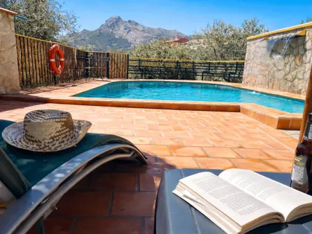 Gîte Magicien d'Oz avec piscine privée à Alfarnate : photo 1