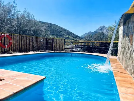 Gîte Magicien d'Oz avec piscine privée à Alfarnate : photo 2