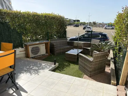 2 pièces cabine rénové, clim et parking à Port Camargue : photo 3