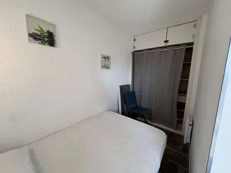 2 pièces cabine rénové, clim et parking à Port Camargue : photo 12