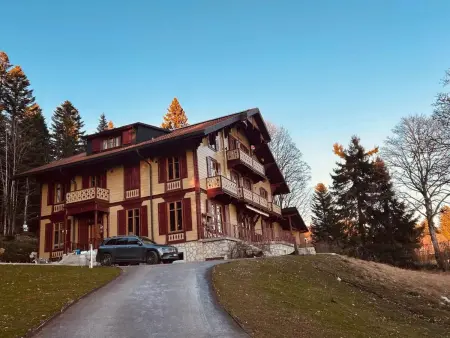 Location chalet à Bullet, Chalet spacieux à Bullet avec vue sur la montagne