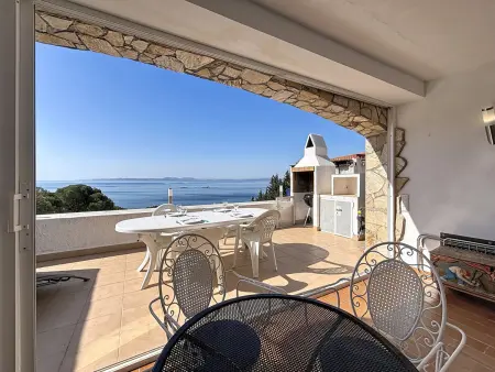 Appartement 3 chambres, grande terrasse vue baie à Roses : photo 2