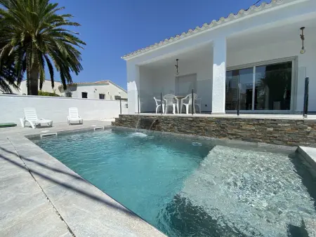 Maison rénovée avec piscine privée et jardin à Rosas, 6 personnes : photo 1