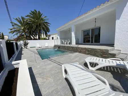 Maison rénovée avec piscine privée et jardin à Rosas, 6 personnes : photo 2