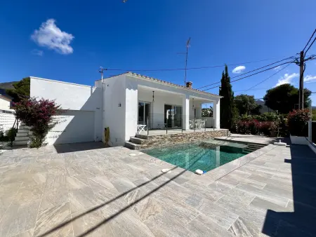 Maison rénovée avec piscine privée et jardin à Rosas, 6 personnes : photo 3