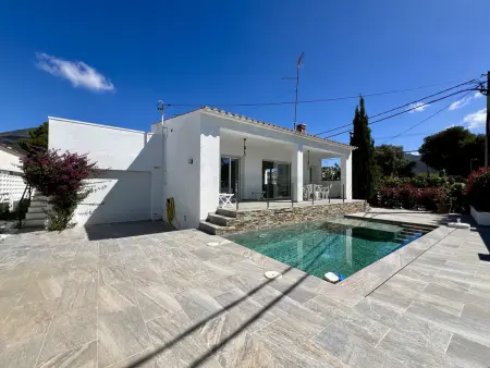 Maison rénovée avec piscine privée et jardin à Rosas, 6 personnes : photo 4