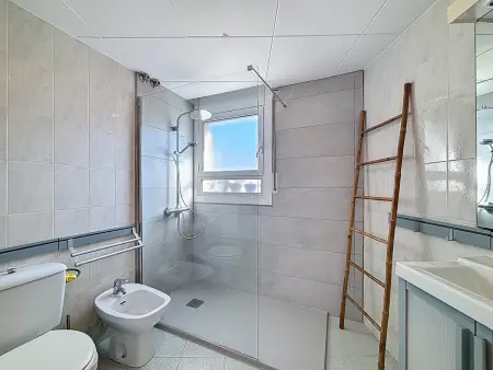 Penthouse 55 m² vue montagne, balcon géant - Roses : photo 21