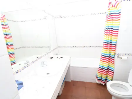 Appartement 54m² jardin et terrasse - Roses : photo 9