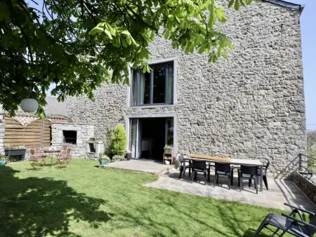 Le Grenier de Louise : maison en pierre à Gimnée, 4 chambres : photo 1