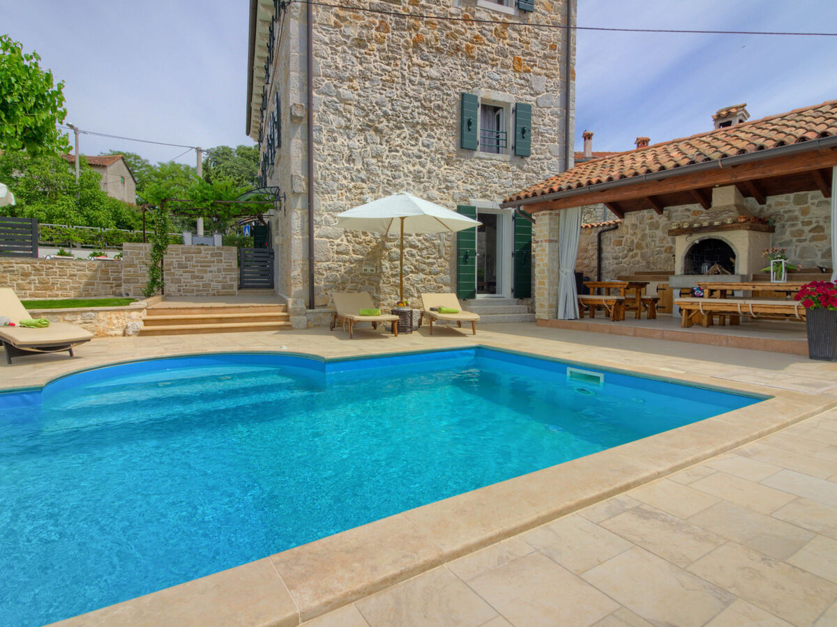 Villa Parentium à Dracevac : maison avec piscine privée - Photo 1