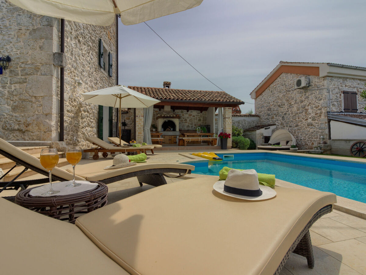 Villa Parentium à Dracevac : maison avec piscine privée - Photo 5