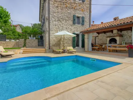 Villa Parentium à Dracevac : maison avec piscine privée