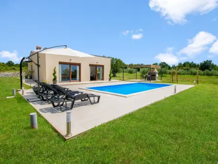Villa Deni : maison 5 pers. avec piscine à Kanfanar