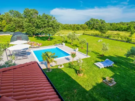 Villa Hacienda Afrodita à Bokordici, piscine et jardin : photo 15