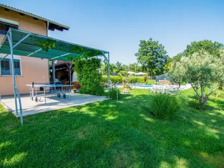 Villa Hacienda Afrodita à Bokordici, piscine et jardin : photo 17