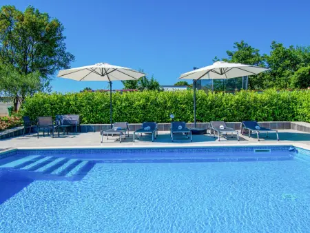 Villa Hacienda Afrodita à Bokordici, piscine et jardin : photo 18