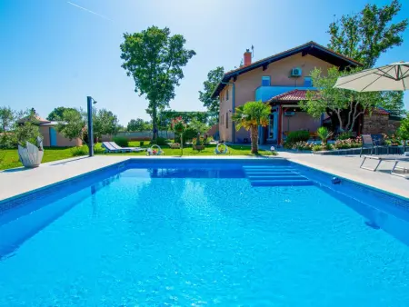 Villa Hacienda Afrodita à Bokordici, piscine et jardin : photo 21