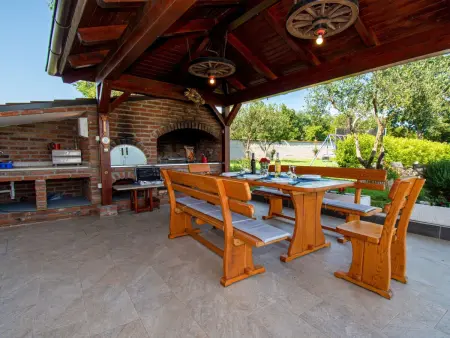 Villa Hacienda Afrodita à Bokordici, piscine et jardin : photo 25