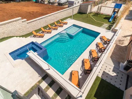 Villa Maxima à Bokordici : maison 7 chambres, piscine 60m² : photo 24