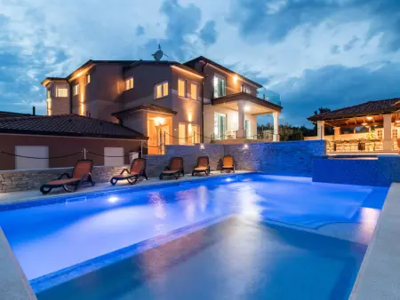 Villa Maxima à Bokordici : maison 7 chambres, piscine 60m² : photo 39