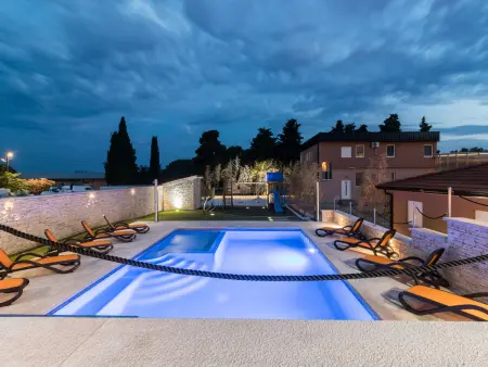 Villa Maxima à Bokordici : maison 7 chambres, piscine 60m² : photo 42