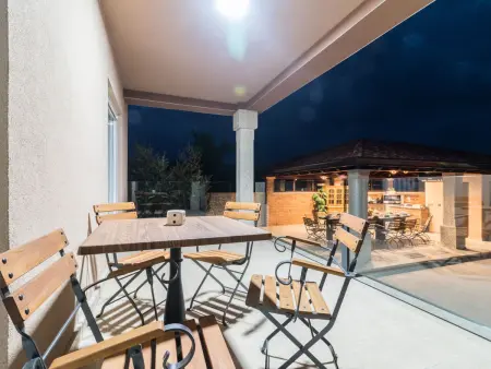 Villa Maxima à Bokordici : maison 7 chambres, piscine 60m² : photo 43