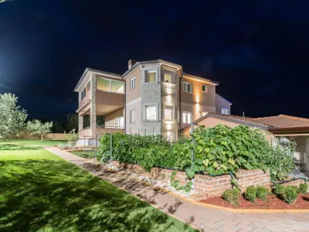 Villa Maxima à Bokordici : maison 7 chambres, piscine 60m² : photo 47
