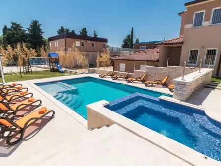 Villa Maxima à Bokordici : maison 7 chambres, piscine 60m² : photo 56