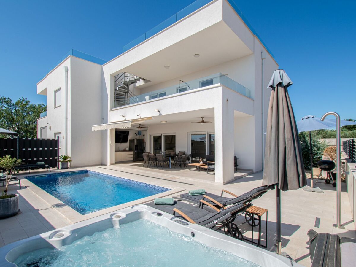Villa Nini House à Fažana : piscine et vue Brijuni - Photo 4