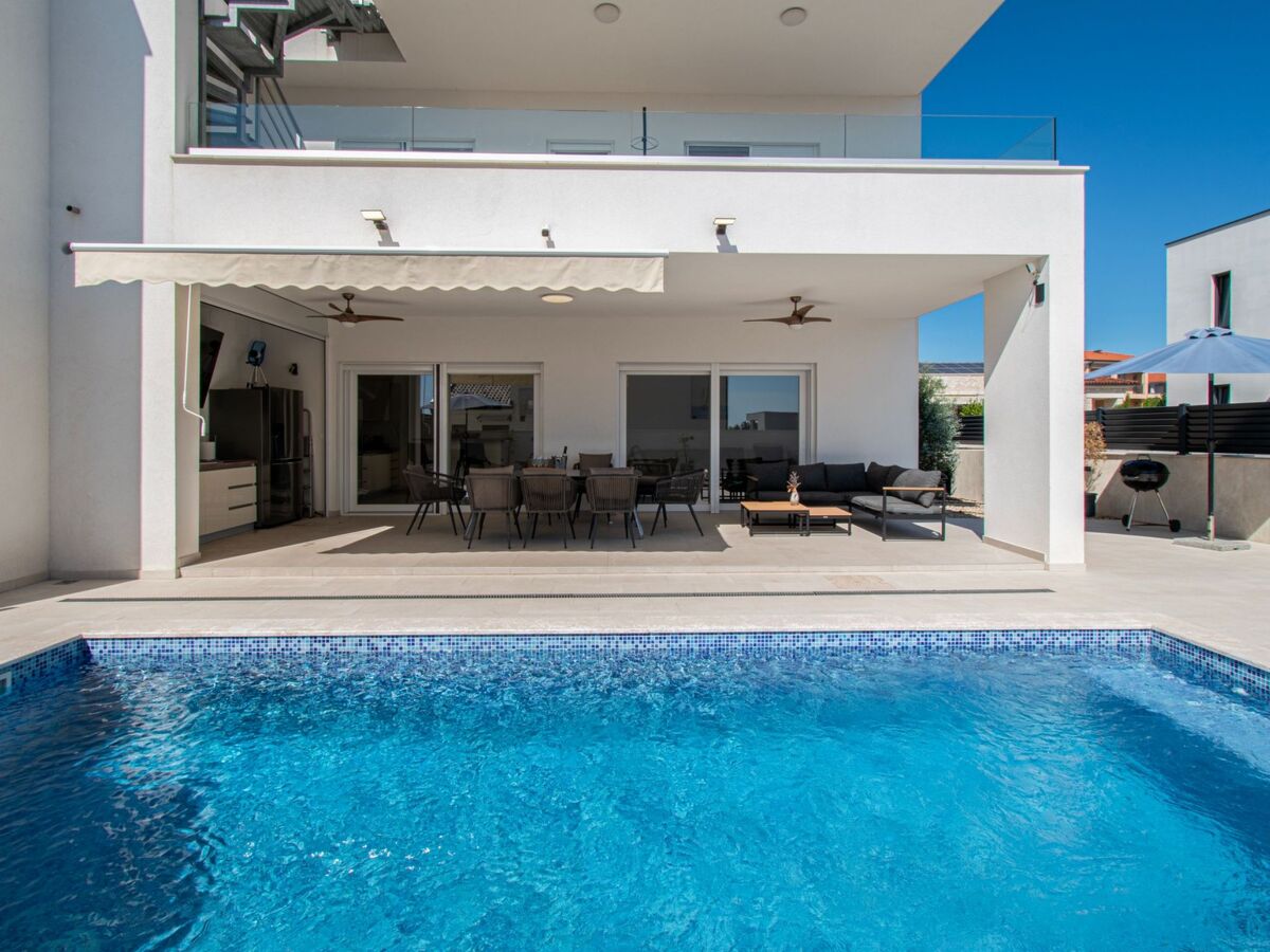 Villa Nini House à Fažana : piscine et vue Brijuni - Photo 5
