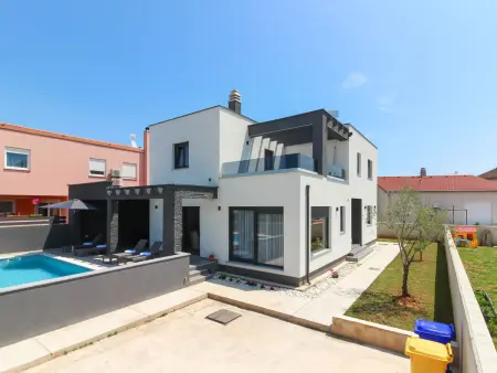 Villa Maeni, maison moderne 4 chambres avec piscine privée : photo 1