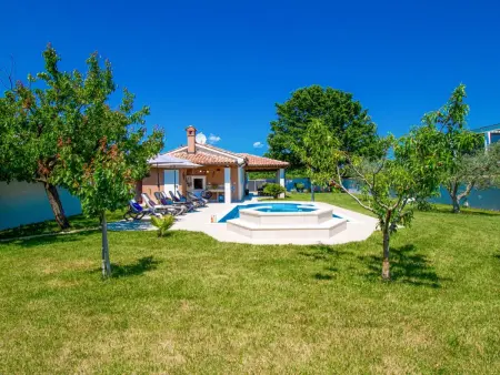 Villa Nera à Pula : maison 3 chambres avec piscine : photo 4