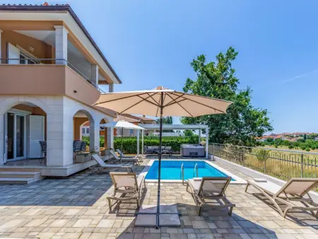 Villa Lotus 13C – Maison 10 pers. avec piscine à Pula : photo 3