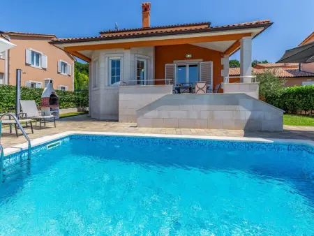 Villa Lotus 13F - Maison 4 chambres avec piscine à Pula : photo 2