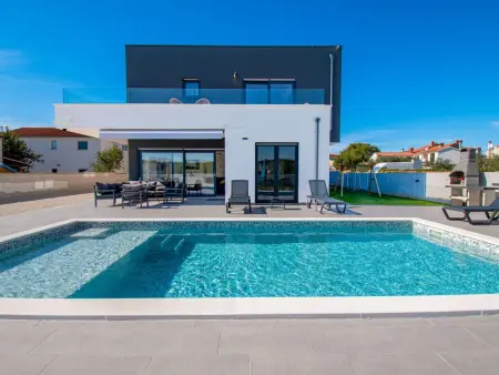 Villa Elite 2, maison 4 chambres avec piscine privée à Pula