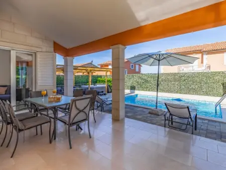 Villa Lotus 13K à Pula – 3 chambres, piscine et jacuzzi : photo 6