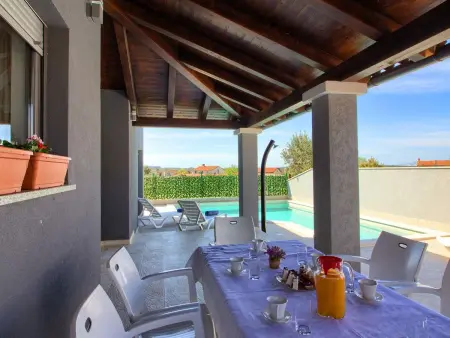 Villa Verde avec piscine chauffée à Pula : photo 1