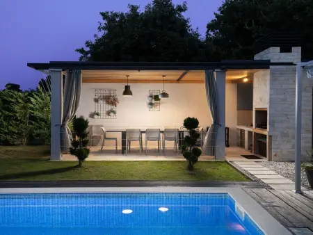Villa Maell Design, piscine privée chauffée à Banjole : photo 5