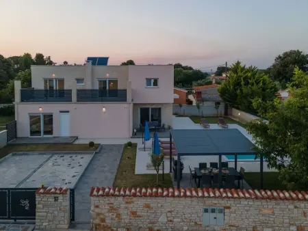 Villa Gogo - Maison moderne 4 chambres avec piscine privée : photo 1