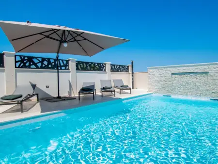 Villa Enka : maison 5 chambres avec piscine chauffée : photo 3