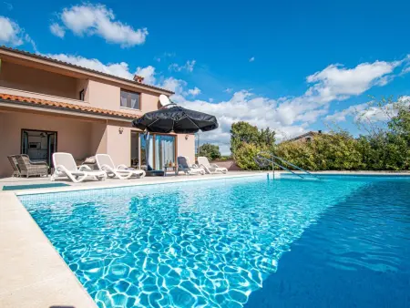Villa Moki à Pula : maison 3 chambres avec piscine chauffée : photo 1
