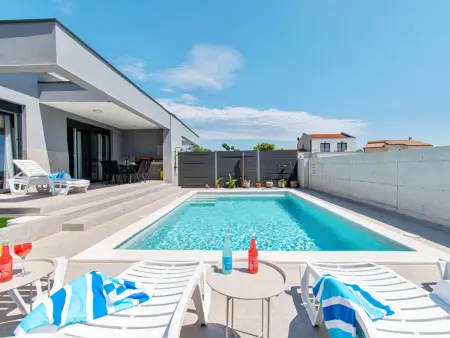 Villa Teo à Pula : maison 75 m² piscine privée : photo 3