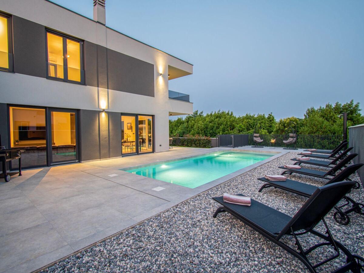 Villa Delecto – 4 chambres avec piscine privée à Pula - Photo 3
