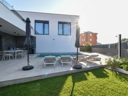 Villa EnDi - Maison 4 chambres avec piscine à Medulin : photo 4