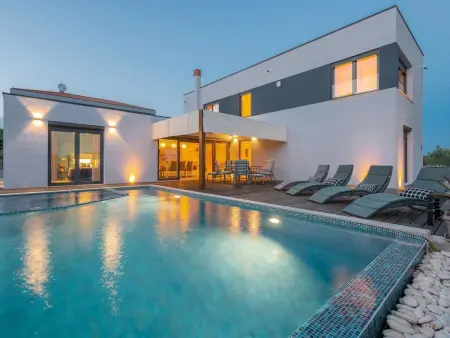 Villa Leana – Maison 4 ch, piscine privée à Medulin : photo 1